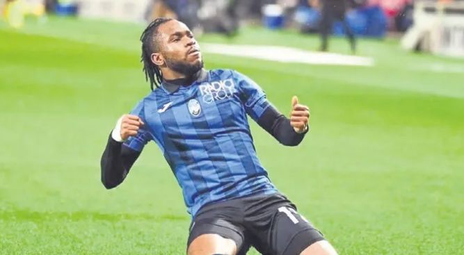 Medios turcos: Galatasaray quiere 40 millones de euros para traer a Lookman, Osimhen actúa como lobbyista