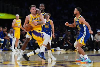 ¿Sacudiendo los hombros para celebrar el robo de Curry? Doncic: No, simplemente no sabía qué hacer en ese momento