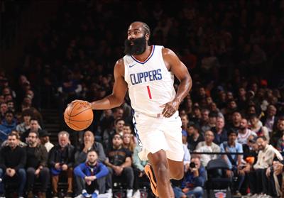 ¡Ligero y a mano alzada! Harden anotó 30 puntos con 8 de 11 tiros, 7 rebotes y 7 asistencias, y 5 de 6 triples.