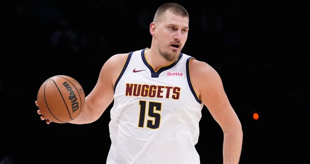 Los Nuggets tuvieron 34 asistencias y Jokic tuvo 16, lo que representa casi la mitad del equipo.