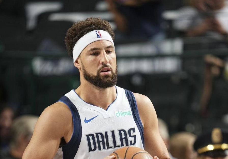 ¡La garantía prometida del primer lanzamiento ya no existe! Klay hace su primera aparición como reserva en la carrera de los Mavericks