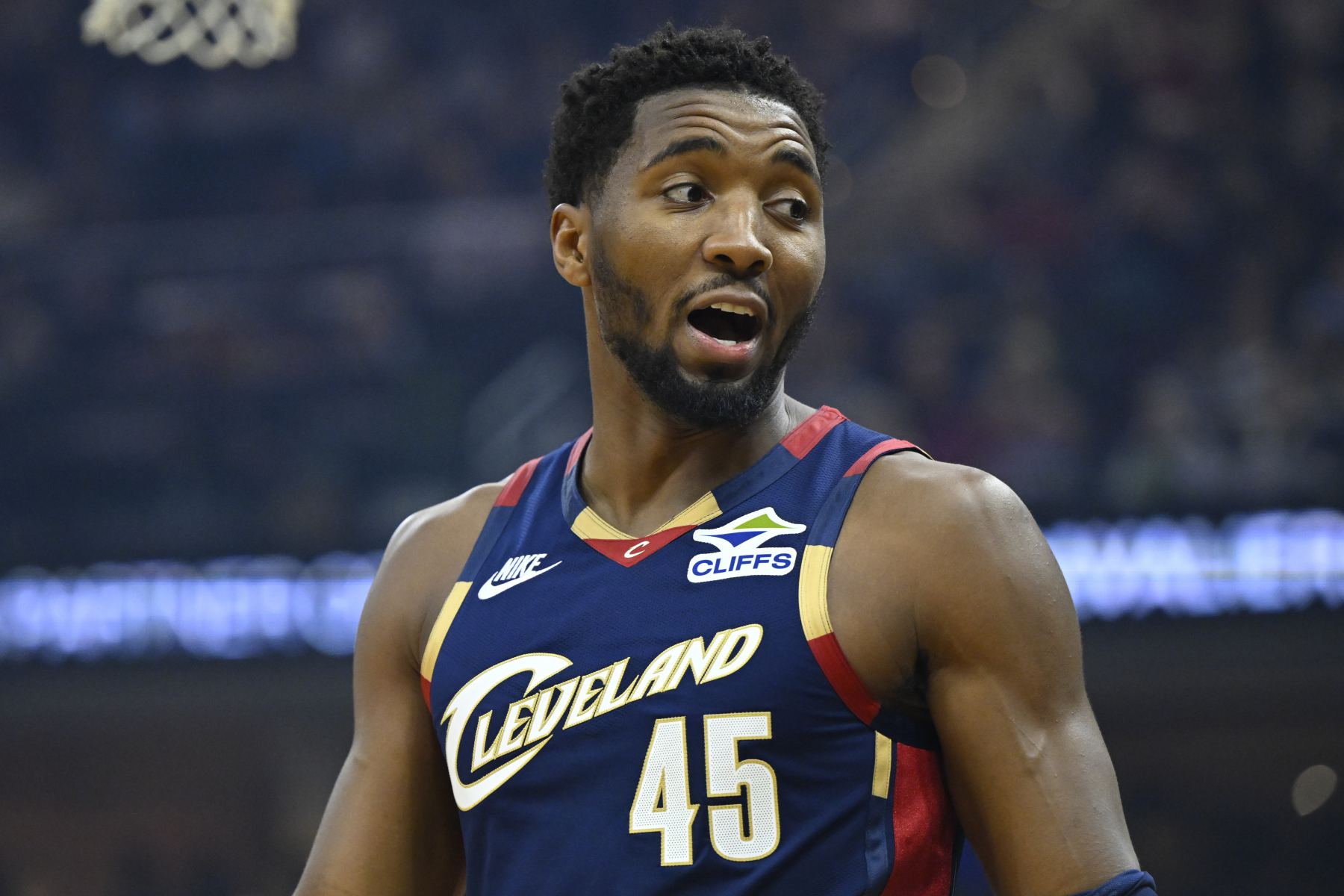 ¡Reversión de dominio! Mitchell anotó 30 puntos en 10 de 21 tiros y anotó 14 puntos en el último cuarto.