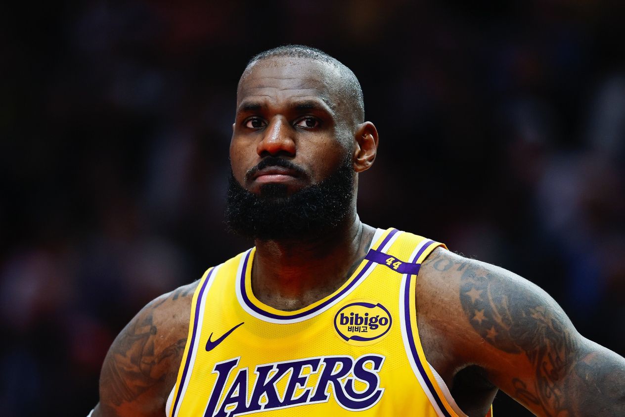Wade: La alineación sin James permite a los Lakers ver el futuro, pero sería demasiado apresurado decir que no lo necesitan ahora