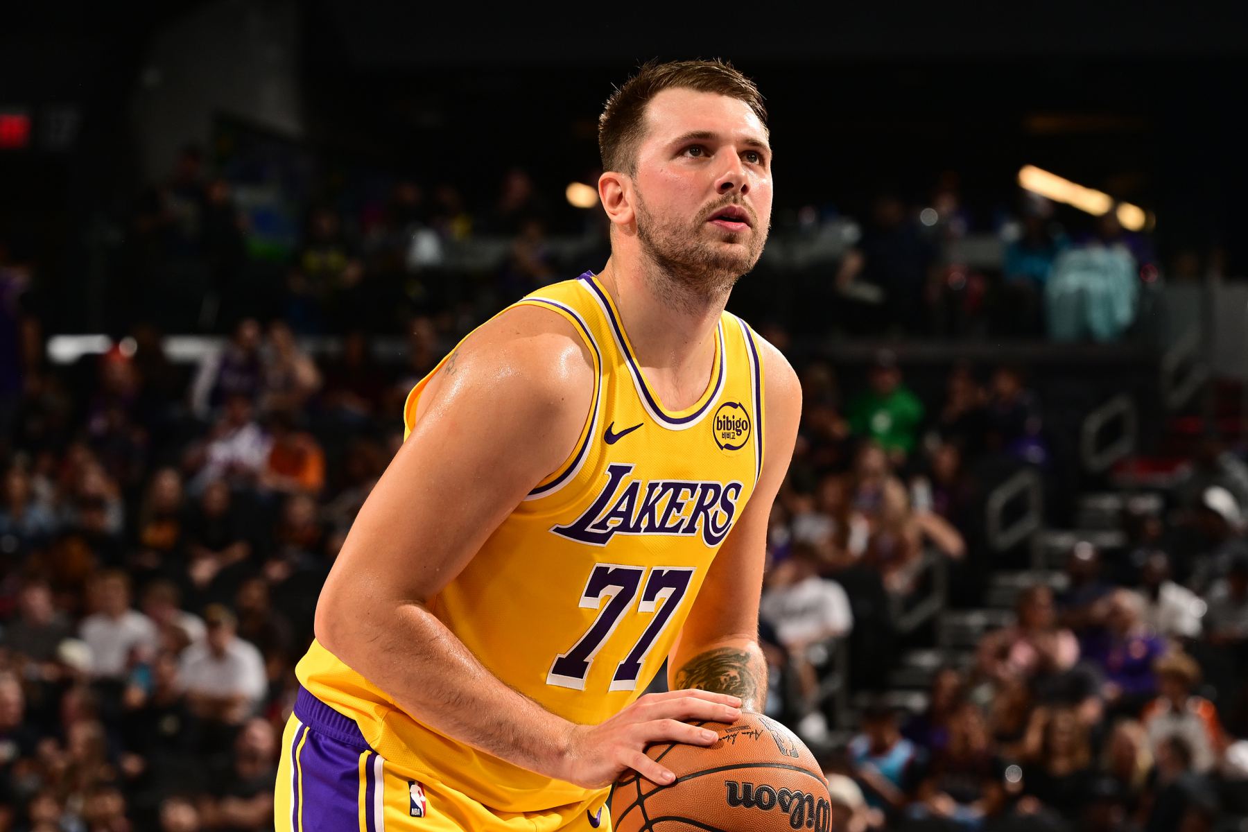 Lakers vs. Pelicans comienzan hoy: Doncic y Reeves lideran, Smart, Hachimura y Ayton jugarán